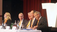 Zu Recht gute Stimmung bei Aufsichtsrat und Vorstand der Volksbank eG Osterholz Bremervörde.  Foto: ek