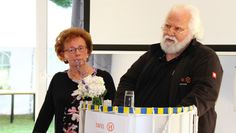 Gerda Urbrock von der Lilienthaler Tafel und der Landesvorsitzende der Tafeln in Niedersachsen und Bremen, Manfred Jabs, würdigten mit viel Lob das ehrenamtliche Engagement.  Foto: mr