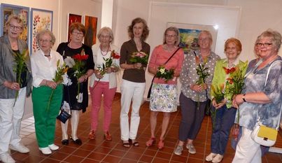 Christa Brandenburg, Angelika von Bonin, Iris-Andrea Pott-Sehnke, Heide Banck, Dr. Martina Michelsen, Gudrun Kreienmeyer, Helga Weber, Gudrun Kriete, Yvonne Otto, Heide Nagel (v. li.)  Foto: akl