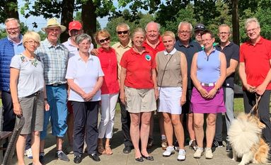 9+9 Löcher für einen guten Zweck: Bei strahlendem Wetter fand am 2. Juni das traditionelle Benefizturnier des Golfclubs Lilienthal e.V. zugunsten der Stiftung Worpswede statt. Foto: eb