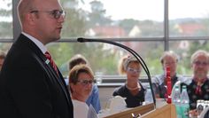 Mathias Schröder beim großen Empfang auf der Panoramaebene der Sparkasse.  Foto: jm