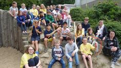 Sie haben den Kopf nicht in den Sand gesteckt: Die Schülerinnen und Schüler freuen sich über ihren Erfolg bei der Mathe-Olympiade.  Foto: hc