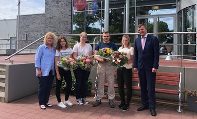 Manuela Rummler, Kim Sass, Lena Tietjen, Fabian Lührsen, Marie Borsing und Jens Wendelken (v. li) Foto: eb