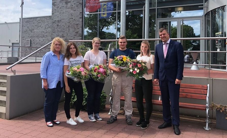 Manuela Rummler, Kim Sass, Lena Tietjen, Fabian Lührsen, Marie Borsing und Jens Wendelken (v. li) Foto: eb
