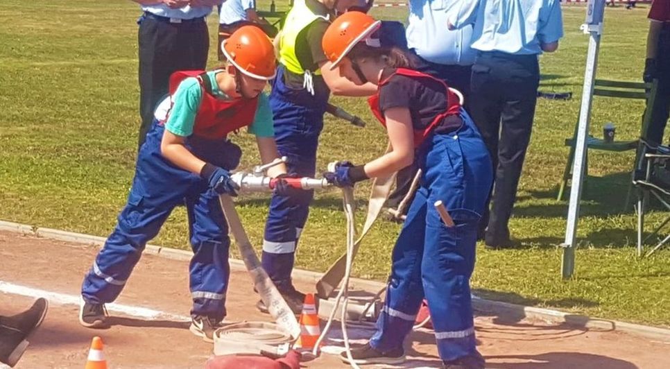 Geschicklichkeit, Geduld, Schnelligkeit, Konzentration, Ausdauer: Bei dem Bezirkswettbewerb der Jugendfeuerwehren wurde den Teilnehmer/innen einiges abverlangt.  Foto: eb