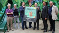 Die Vertreter der Freilichtbühne, Volksbank, Rotary Club und des TV Falkenbergs freuen sich auf viele Theaterbegeisterte am Tag der Sondervorstellung. Karten können ab sofort erworben werden.Foto: mr