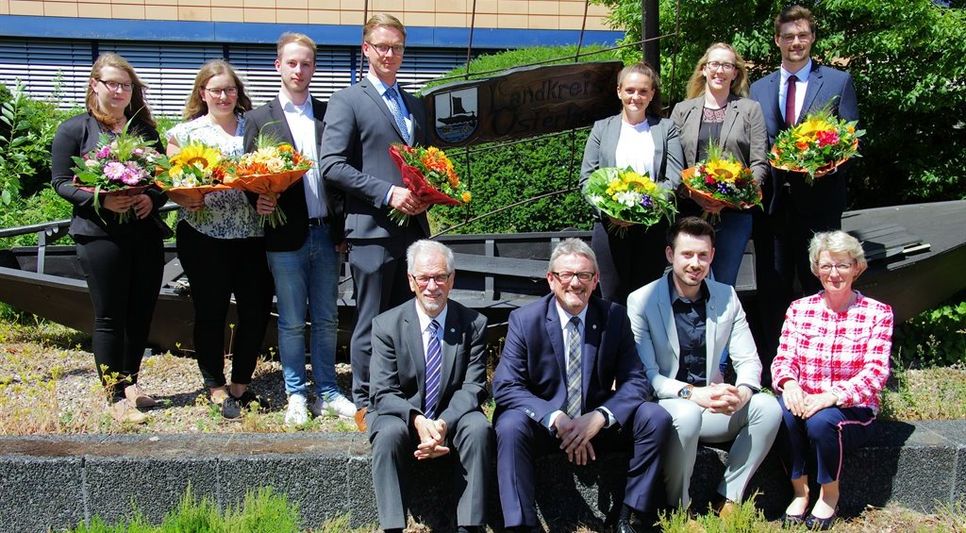 Neun junge Erwachsene absolvierten erfolgreich ihre Ausbildung beim Landkreis Osterholz. Foto: lse