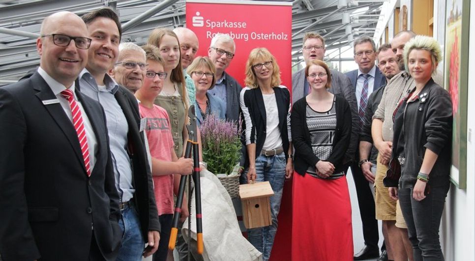 Vertreter der vier Siegerprojekte wurde vergangene Woche in die Geschäftsstelle der Sparkasse nach Osterholz-Scharmbeck eingeladen.  Foto: jm