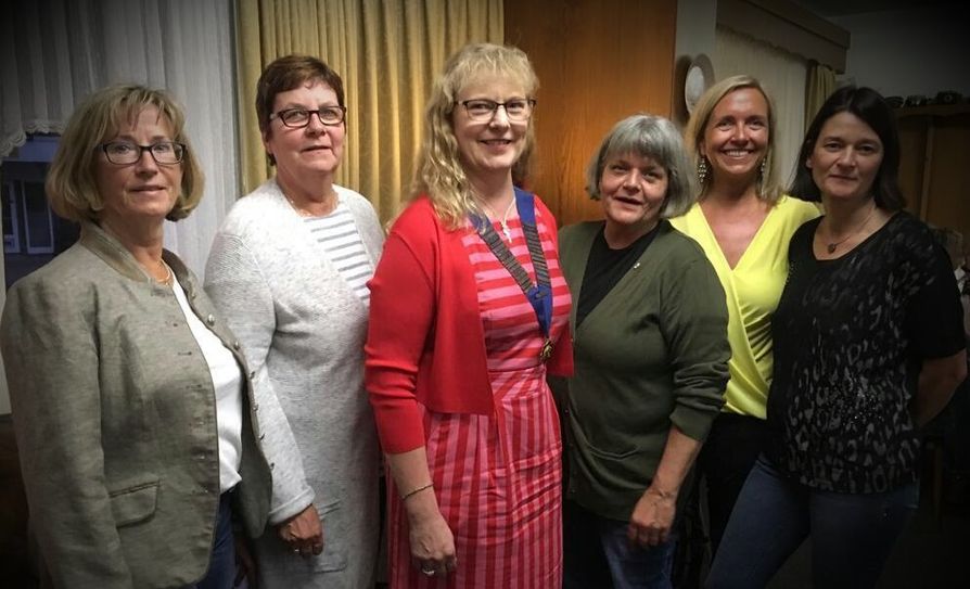 Angela Harms, Internationaler Dienst, Clubmeistgerin Hildegard Hessen, Präsidentin Marlies Wilkens-Tomczak, Vize-Präsidentin Marianne Knabbe, Ulrike Schloen, Sekretärin und Clubkorrespondentin und Schatzmeisterin und Internetbeauftragte Uta Cordes (v.l.). Foto: eb