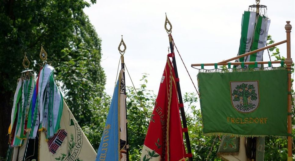 Zum Schützenfest in Frelsdorf werden wieder zahlreiche Abordnungen empfangen. Foto: khe