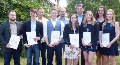 Die Auszubildenden des Katasteramtes legten alle sehr erfolgreich ihre Abschlussprüfungen ab.
 Foto: eb