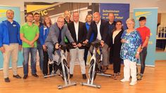 Zu einer kleinen Feierstunde trafen sich Kooperationspartner und Vertreter der Stadt mit den Betreibern des Actic-Fitness-Sportstudios im Delphino-Anbau.  Foto: ls