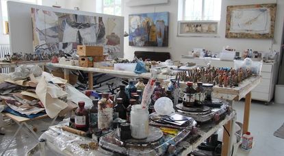Künstlerische Ordnung: Das Atelier von Margret Kelly im Künstler/innendorf Worpswede.  Foto: eb