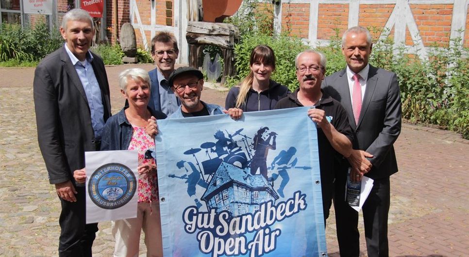 Veranstalter und Unterstützer fiebern der sechsten Ausgabe des Gut Sandbeck Open Air am 2. und 3. August entgegen.  Foto: jm