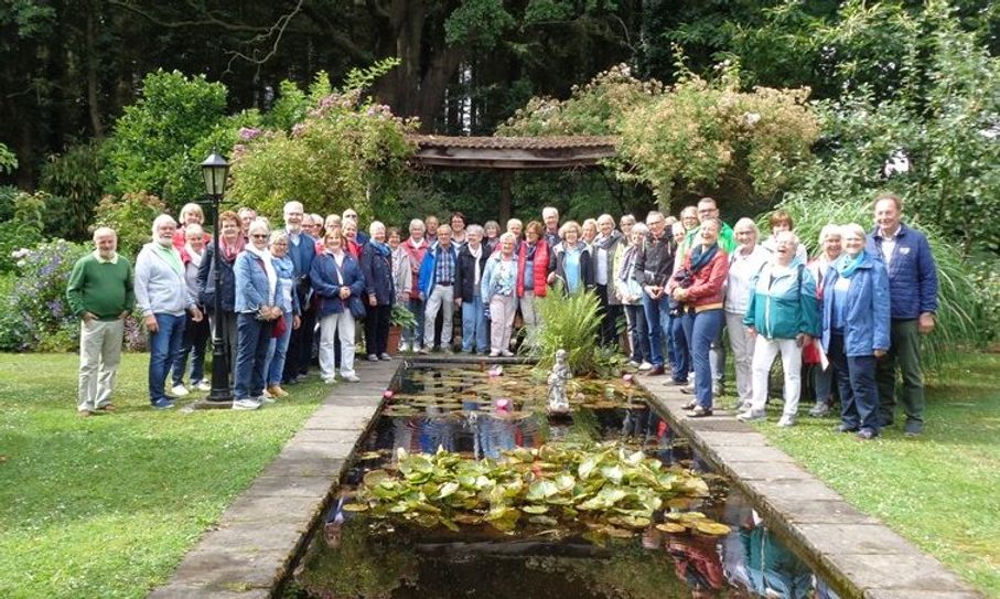 Die Mitglieder des Kneipp-Vereins konnten unter anderem den wunderschönen Landhausgarten in Aurich entdecken. Foto: eb