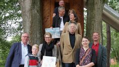 Vertreter des Lions Club Worpswede mit Spendenempfängern im SOS-Kinderdorf.  Foto: jm