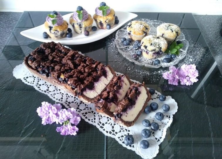 Die Heidelbeersaison geht los und was liegt da näher, als einen Heidelbeerkuchen und ein paar leckere Muffins zu backen? Foto: Meike