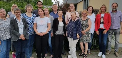 14 ausgebildete Engagementlotsen und der Referent, Andreas Sedlag (rechts). Foto: eb