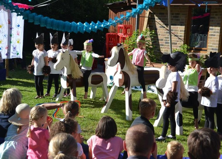 Vor großem Publikum hatten die Kinder des Schulkids-Projektes des Bremervörder DRK-Kindergartens Gelegenheit, sich in der Manege zu präsentieren.  Foto: St. Jeschke/DRK