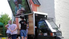 Mit einer Piaggio Ape war am Mittwoch das Hilfswerk „Brot für die Welt“ nach Osterholz-Scharmbeck gekommen.  Foto: lse