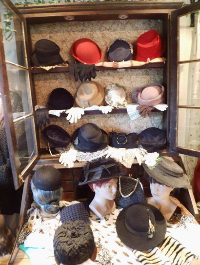 In der Ausstellung gibt es Hutbedeckungen aus vielen Epochen zu bestaunen.  Foto: eb