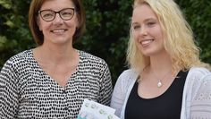 Carmen Menzel, Amtsärztin im Gesundheitsamt, und Stipendiatin Anna Kalies-Fricke.  Foto: eb