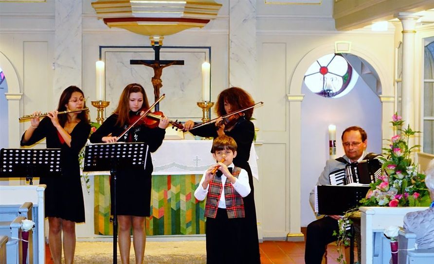 Familie Luchian aus Moldawien gastiert in der Johannes- der Täufer - Kirche in Kirchwistedt. Foto: khe