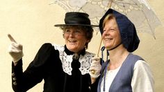 Regina Behnken (links) und Anita Ross vermitteln Geschichte mit viel Charme.  Foto: Bachmann-Museum