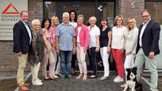 Das Team der von Rahden Wohnbau GmbH &amp; Co. KG feiert sein 25 jähriges Jubiläum in seinem eleganten neuen Bürogebäude.
