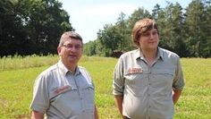 Hauke Klattenberg (rechts) mit seinem Vorgänger Heiko Ehing. 
 Foto: Niedersächsische Landesforsten)