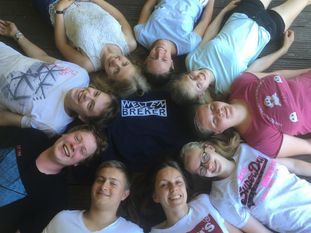 Die Premiere der Wellenbreker ist am 24. August in der Schützenhalle Oese. Foto: eb