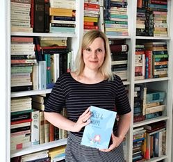 Stine Oliver freut sich, dass ihr Romandebüt für den Selfpublishing-Preis 2019 nominiert wurde. Foto: eb