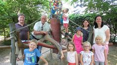 Große Freude beim ev. Kindergarten St. Liborius. Dank einer Spende der BEST GmbH konnten sie neue Sitzbänke anschaffen. Foto: eb