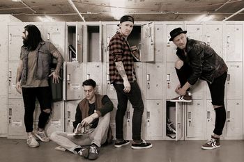 Bereits 2017 begeisterten Odeville auf dem Horizonte Festival. Nun kommen sie mit neuem Album wieder in den Ratssaal und stellen ihre Songs unplugged vor. Foto: eb