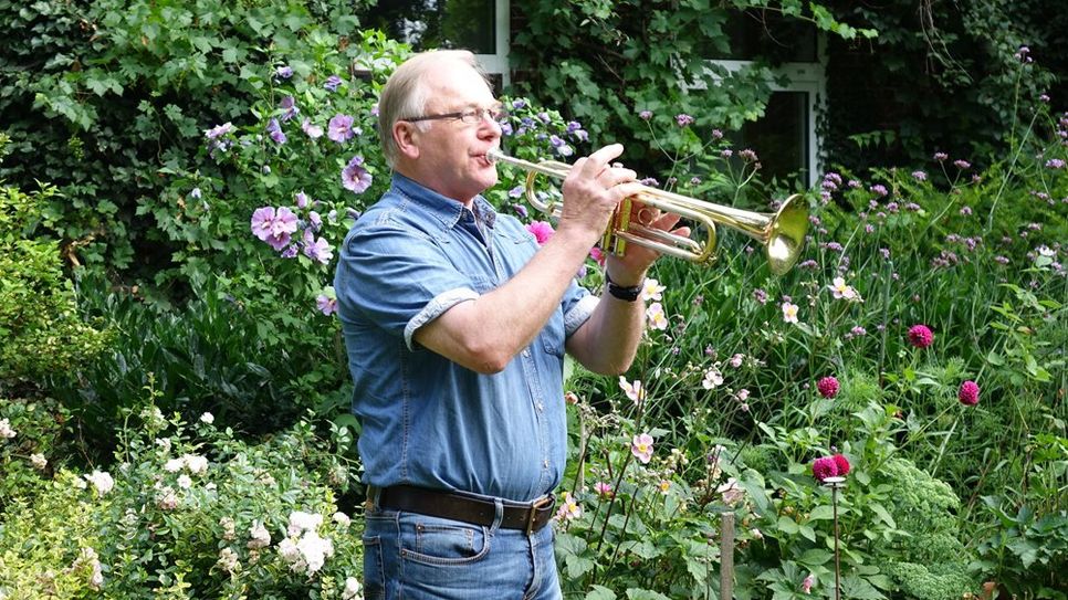 Seit zwei Jahren gibt Dirgent  Klaus-Otto Ahrens beim Posauenchor Beverstedt-Lunestedt den Ton an.  Foto: khe