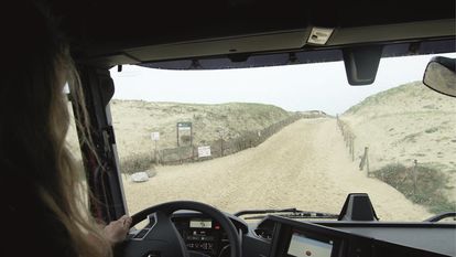 Köpfchen statt Muskeln: Wer heute einen 40-Tonner steuern möchte, braucht keine Kraft, sondern viel technisches Know-how. Denn moderne Lkw sind Hightech-Maschinen für die Langstrecke. Kein Wunder, dass auch immer mehr Frauen sich für die Ausbildung zur Berufskraftfahrerin interessieren. Foto: Renault Trucks/txn