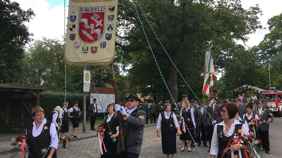 In Borgfeld bricht bereits die fünfte Jahreszeit an. Das Schützenfest ist ein großes Highlight der Region mit einem Rummel, der seinen Namen noch verdient.  Foto: eb