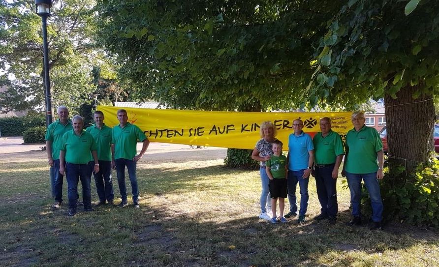 Die Verkehrswacht Börde Lamstedt startete auch in diesem Jahr eine Banneraktion.  Foto: sla
