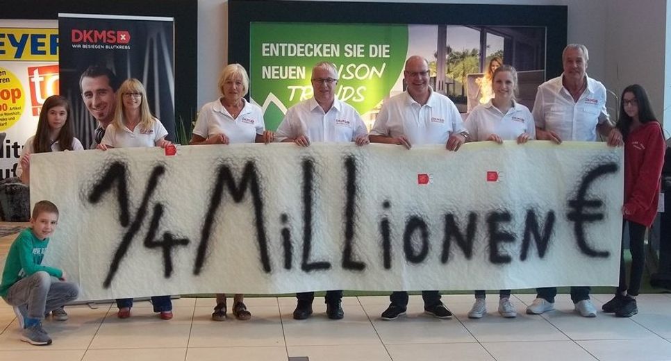V.l.n.r.: Maurice Dawideit, Sina und Claudia Basler, Jutta Holzhauer, Christian Hühnken, Jörg Ambrosie, Madita Korten, Gerd Holzhauer, und Julia Hühnken. Auf dem Foto fehlen: Simone Wempe, Merle Müller, Katja und Thilo Hösselbarth.  Foto: eb