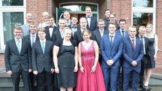 Die Absolventen: Dustin Niklas Bode, Hauke Claas Burfeindt, Marcel Dittmer, Michelle Ehlen, Niklas Gerdts, Corvin Gerken, Lars Hagenah, Nils Höhrmann, Christian Hoyer, Jannik Kück, Felix Meyer, Patrick Ninaber,  Adis Omerovic, Lilli Pape, Arne Reinink, Marcel Schröder, Fabian Setzer, Domenic Stefan, Lennart Tiedemann, Tom Wiesen. Foto: eb