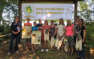 Ein Clubtreffen des Julius-Clubs aus Oerel fand beim Imkerverein Gnarrenburg statt. Foto: eb