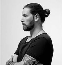 Zwei große Namen, die momentan auf Open-Air Tour unterwegs sind. Rea Garvey (links) und Michael Patrick Kelly kommen in den Norden. Der ANZEIGER verlost je zwei Karten.  Fotos: Andreas Nowak