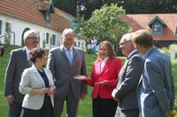 Der Anfang eines kulturellen Nachmittags begann wie er endete: mit Gesprächen über inhaltlich wichtigen Themen in einer heiteren Runde.   Foto: pvio