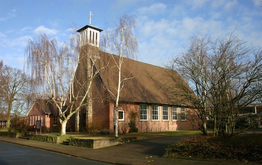 Bei der Kirche in Iselersheim wird am 31. August ein Weinfest stattfinden.  Foto: eb