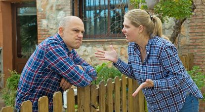 Reibereien im Privat- und Berufsleben eskalieren öfter zu ausgewachsenen Rechtsstreitigkeiten.
Foto: djd/DEVK/Getty Images/Iakov Filimonov