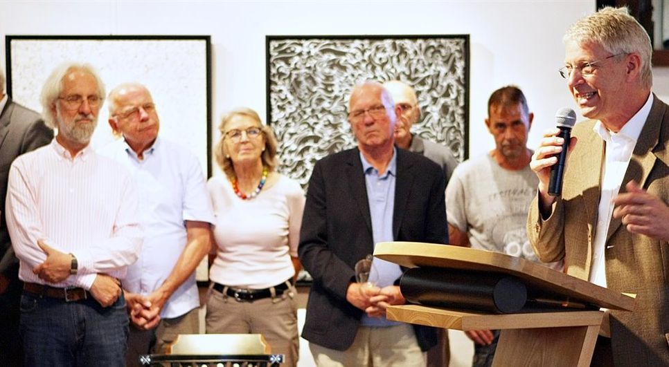 Dr. Thomas Reiter sprach als Raumfahrer über die Bilder des Künstlers und Wissenschaftlers Hans J. Rath.  Foto: ek