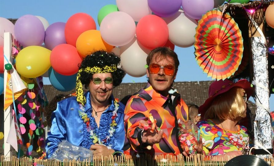 Schrilles Outfit war beim Börde-Move im Rahmen das Bartholomäusmarktes angesagt.  Foto: sla