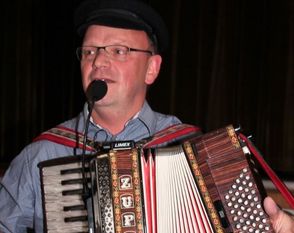 Hero Hinrichs tritt am 16. Oktober in der Festhalle auf. Foto: eb