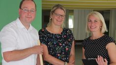 Stefan Tietjen, Sonja Sancken (Fachbereich Kultur im Rathaus) und Nicola Illing werben für die Zwischennutzung in der Kirchenstraße.  Foto: jm