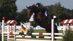 Mynou Diederichsmeier, die Deutsche Meisterin 2019 der Springreiterinnen, war auch schon beim Reitturnier in Worpswede mit von der Partie.  Foto: Horst Wöbbeking